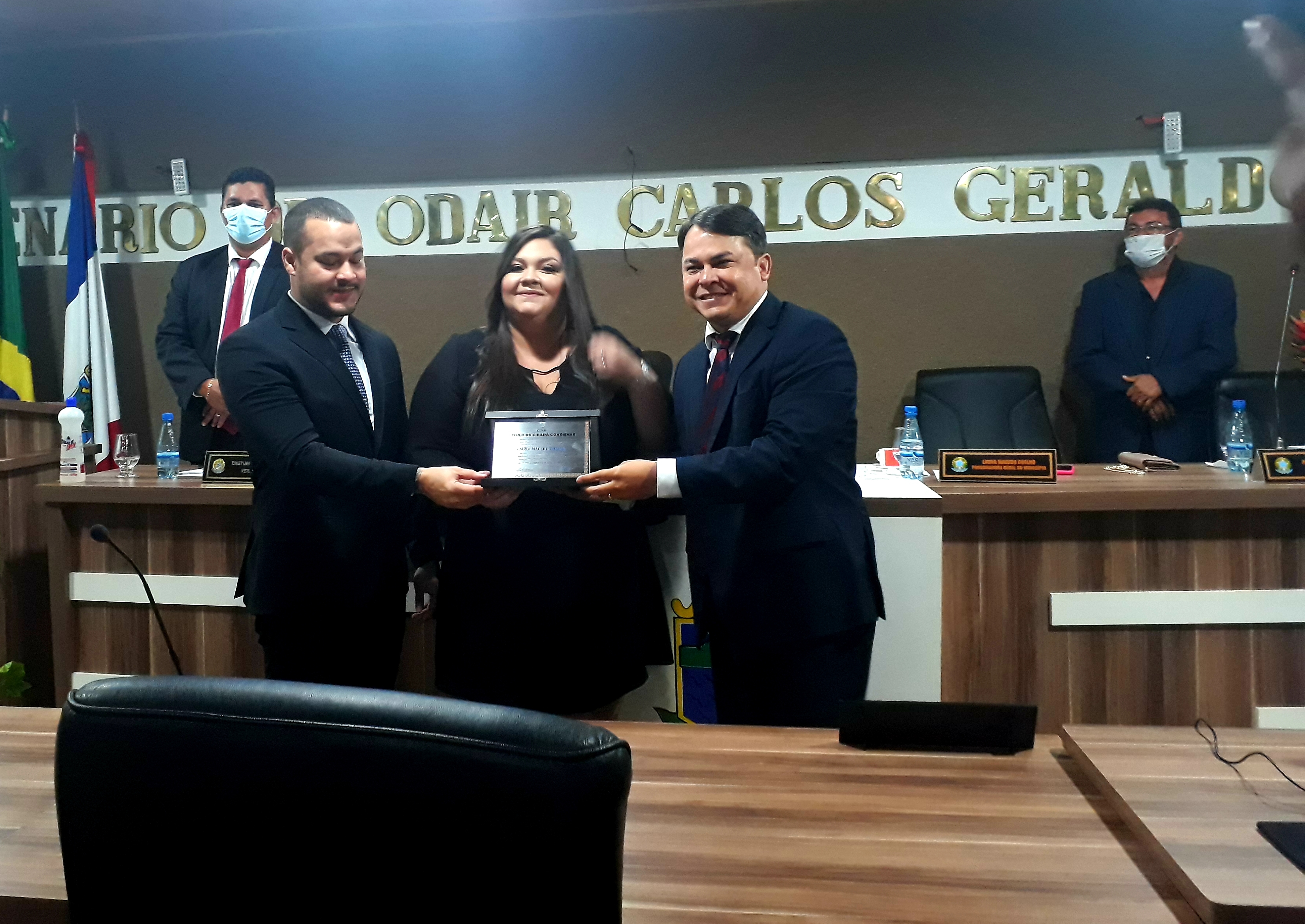 CÂMARA ENTREGA TÍTULO DE CIDADÃ COARIENSE À DRA. LAURA COELHO